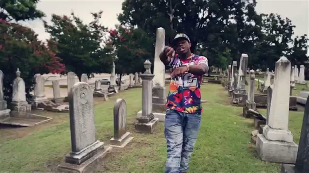 Moet F/Hollywood Caine - Mama