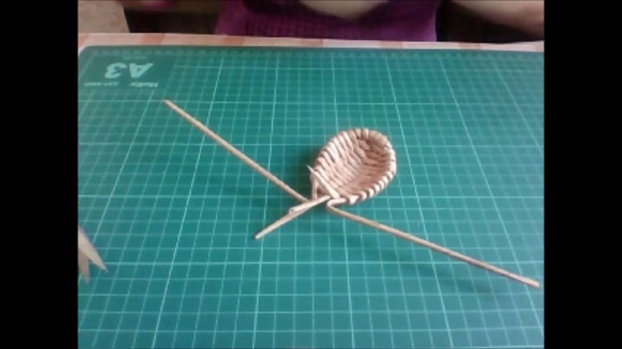 Плетение ложки из бумажной лозы.