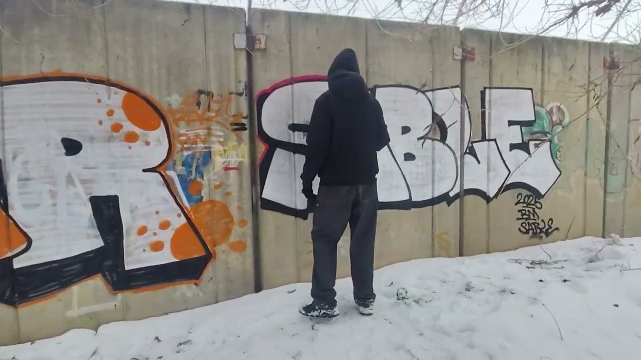 GRAFFITI PIECES AND TAGGING IN THE CITY.