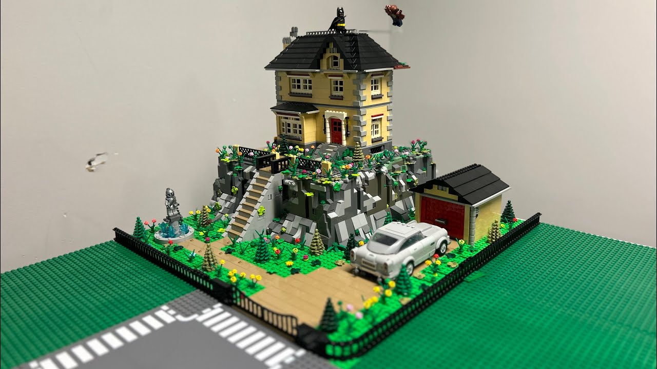 MASSIVE LEGO Batcave/Wayne Manor Moc | DETAILED REVIEW