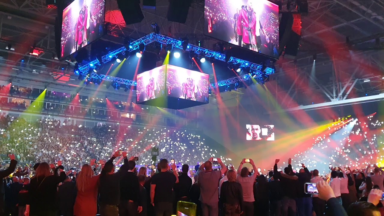 Opkomst badr hari tegen rico verhoeven vanuit het publiek gefilmd