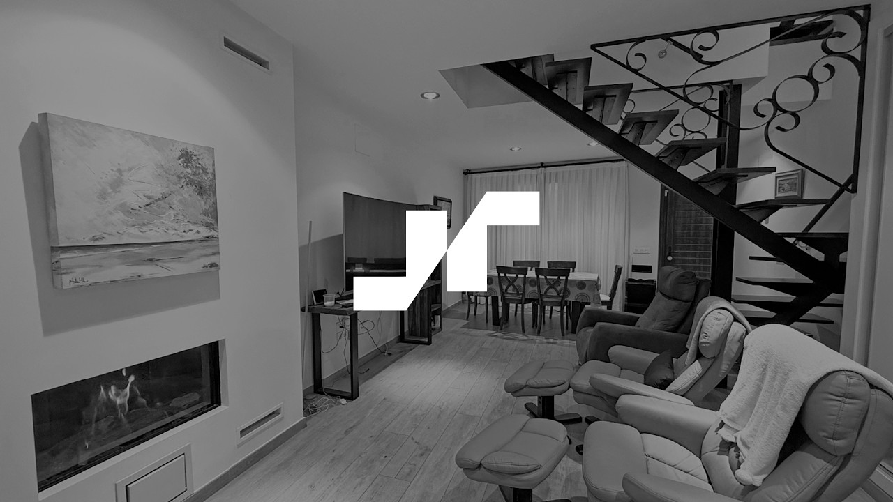 Casa de tres plantas reformada con patio en Castellón (ref. 95254994)