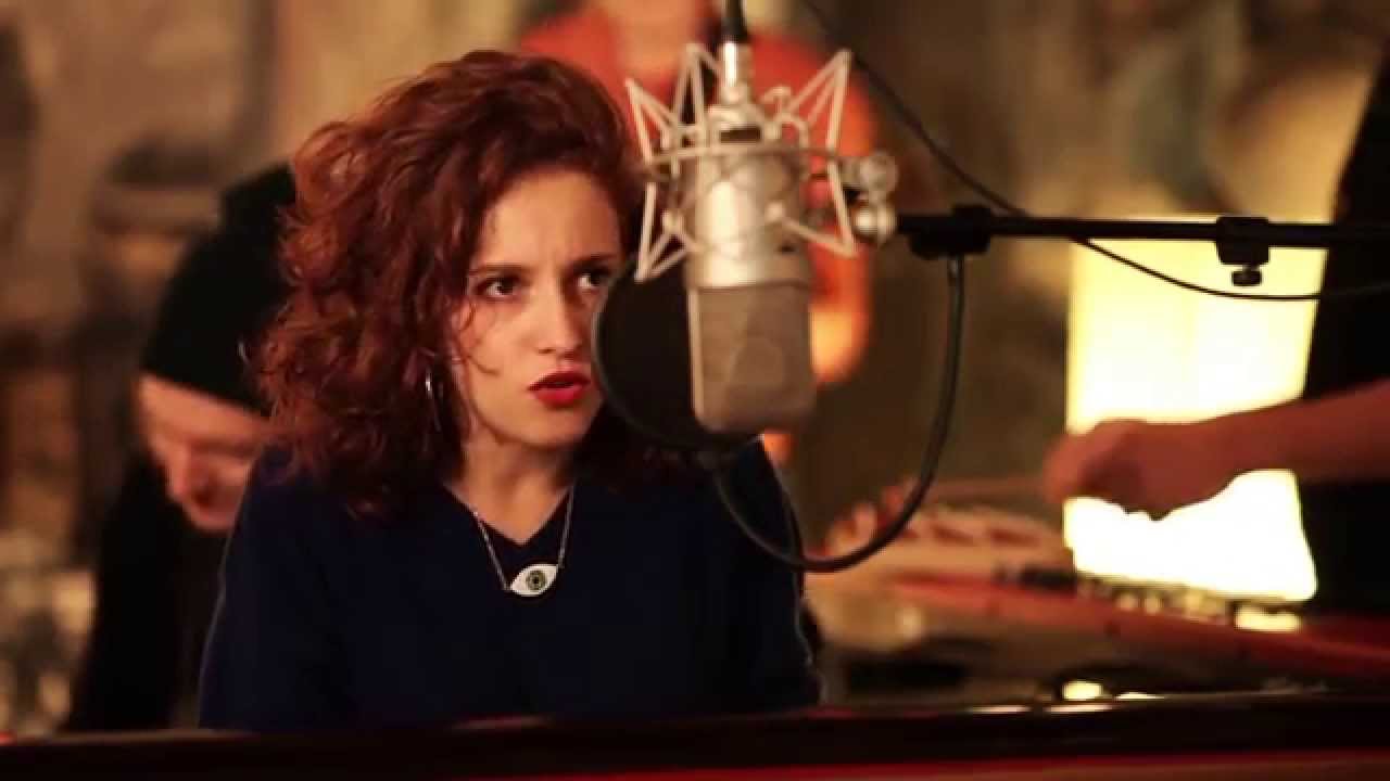 Margot Cavalier - L&agrave;-haut (Clip)