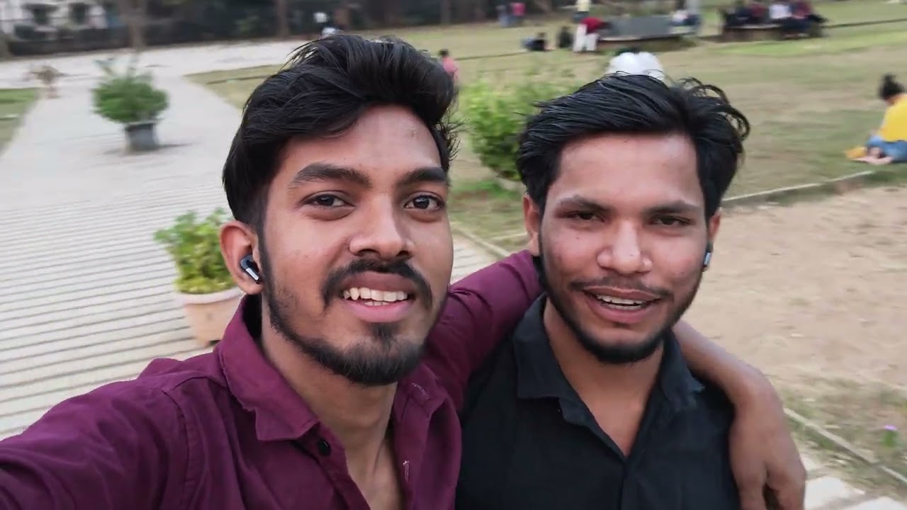 Public Park mein Dekho Kya hota Hai 🥰