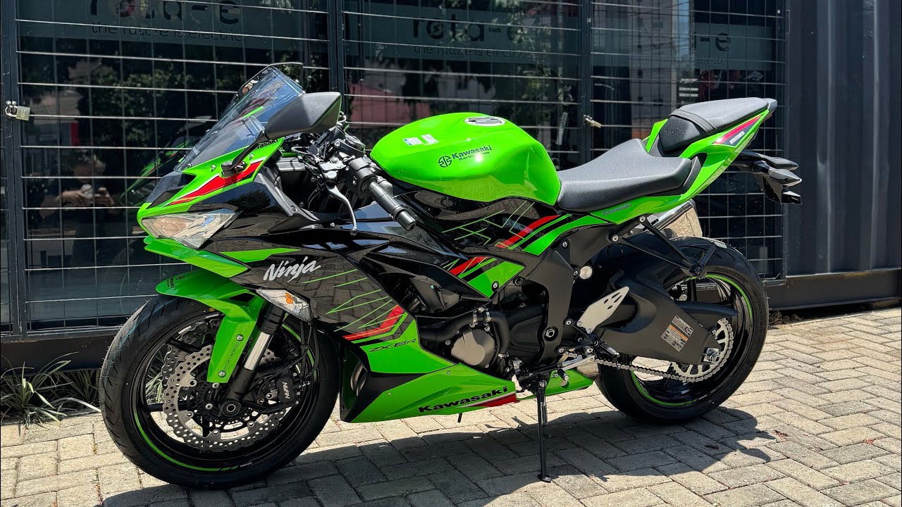 TIRANDO A MINHA MOTO NOVA DA CONCESSION&Aacute;RIA ✊🏻💨 | ZX6R 2023