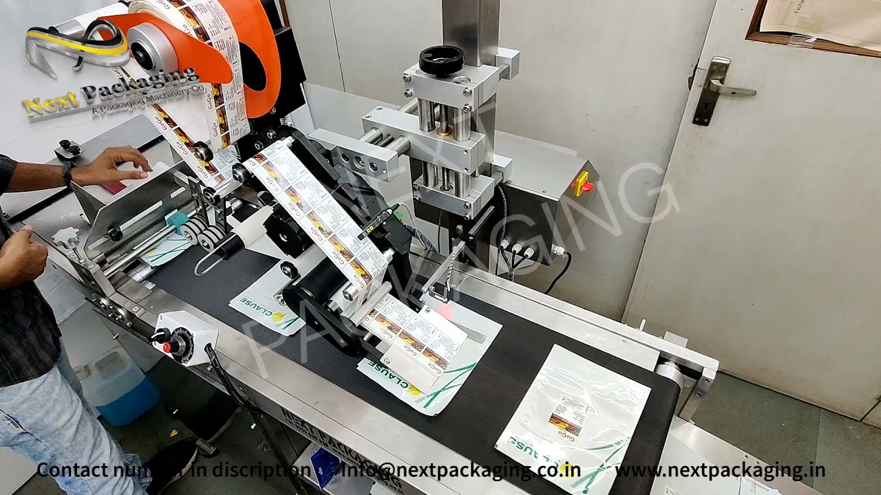 Automatic sticker label applicator on pouches, cartons | Label pasting machine with auto conveyor