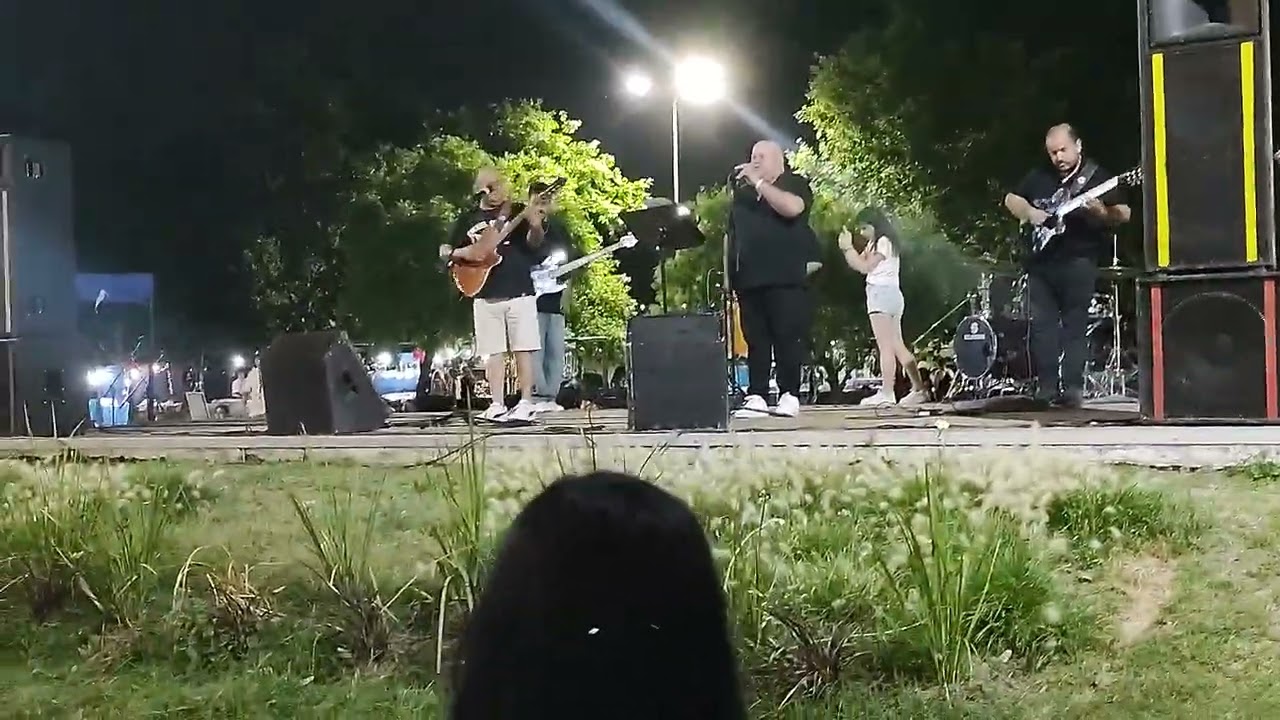 HERMANOS - En Plaza Buján de Moreno.