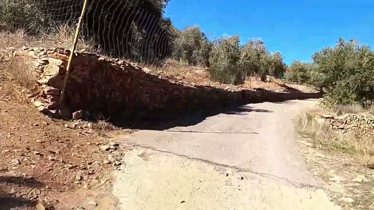Hacia Aulago por el camino que no aparece en los mapas