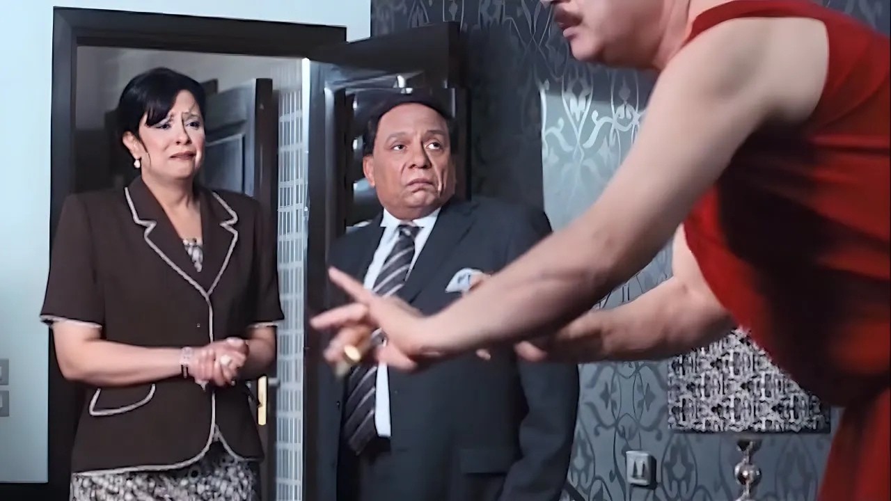 ربع ساعة من الضحك مع عادل امام لما راح يلم فلوسه من رجال الاعمال عشان يسدد ديونه 😂😂 هتموت من الضحك 🤣