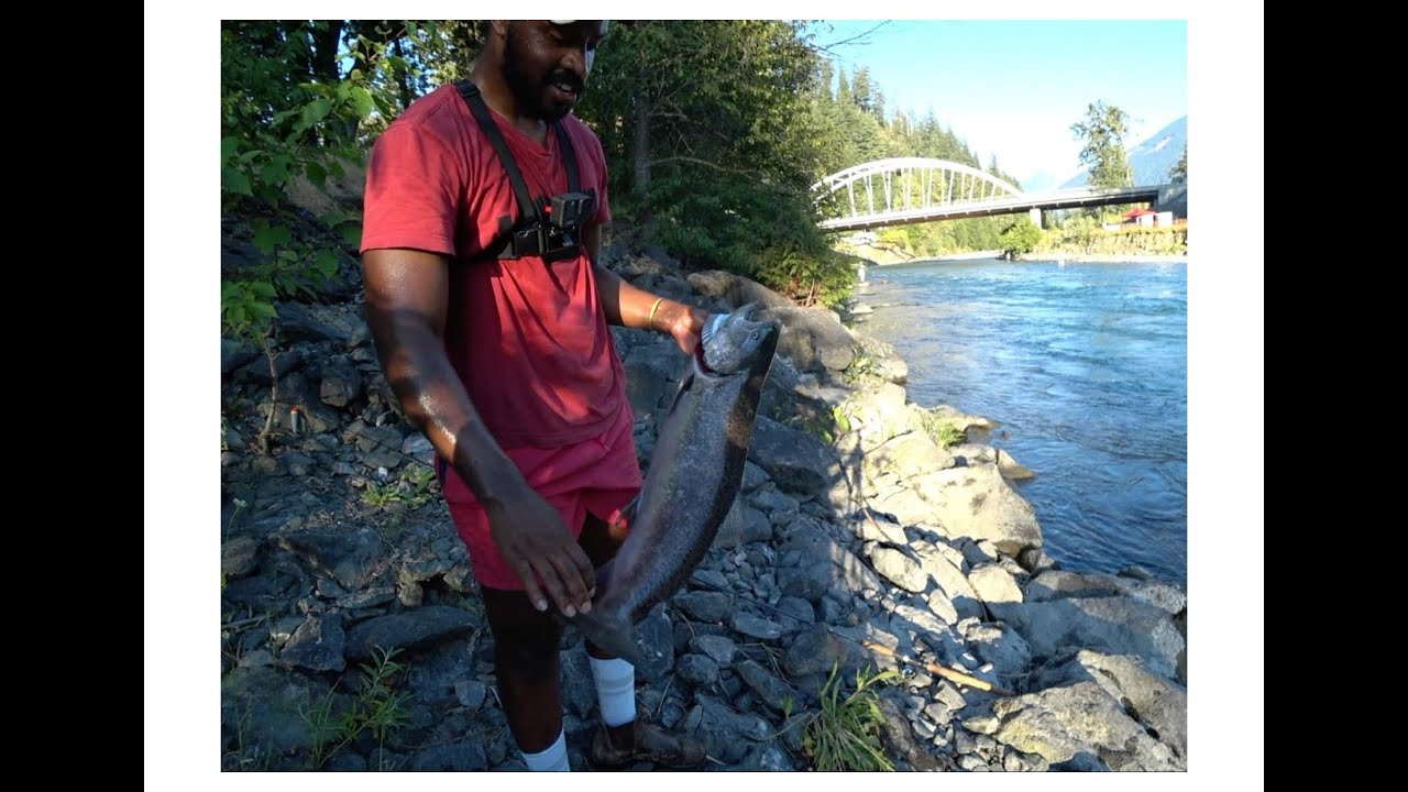 AMAZING FISHING FOR A 15-POUNDER RED SUMMER CHINOOK IN CHILLIWACK ON THE VEDDER RIVER.Лосось рыбалка