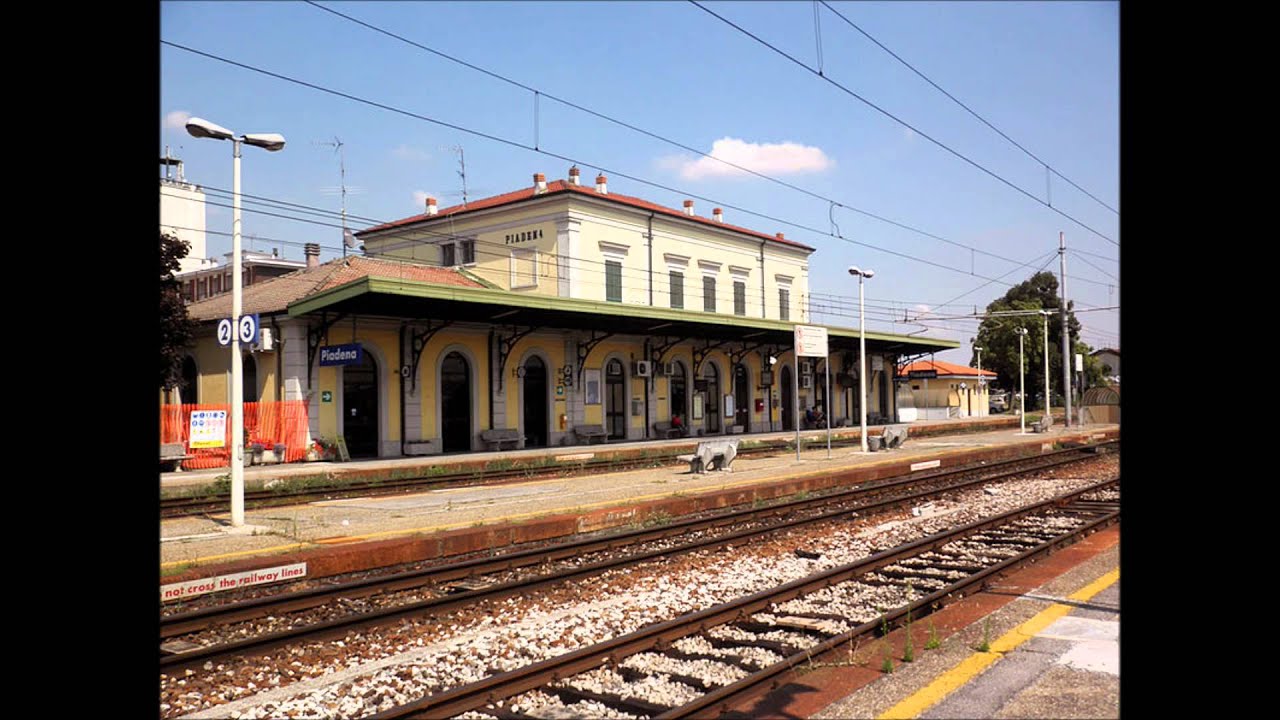 Annunci alla Stazione di Piadena