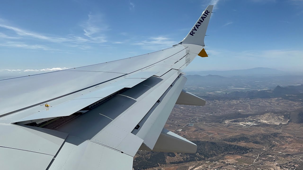 5 Days old B737 MAX Landing at Alicante