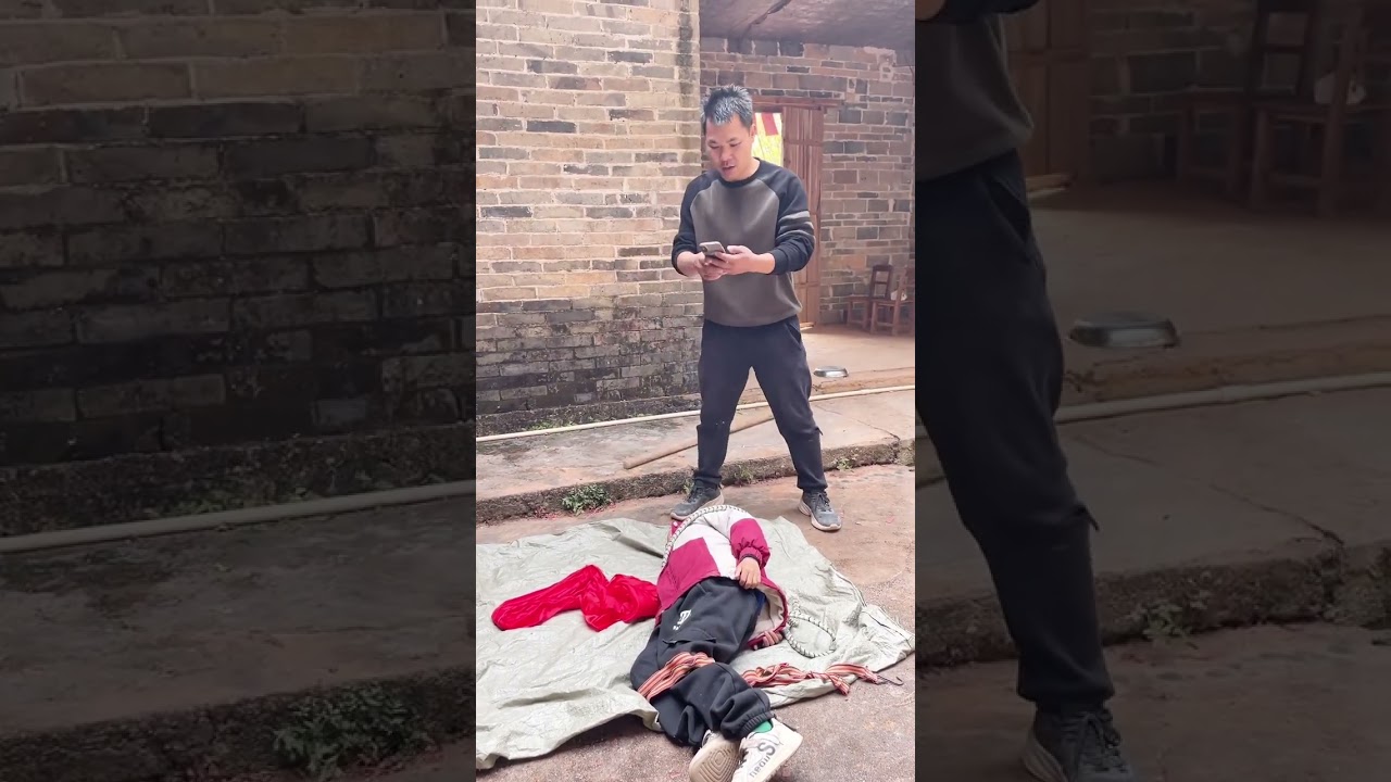 小孩互相解救，成功解脱，严厉打击违法犯罪