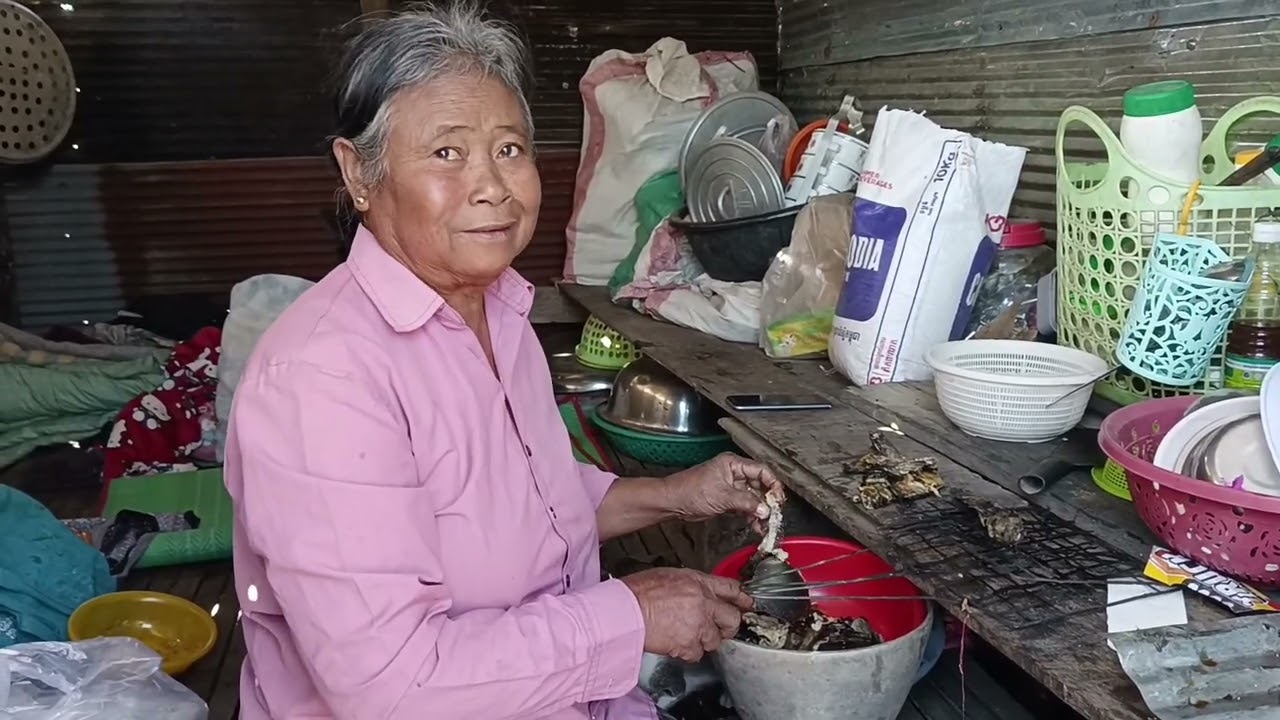 ដឹកអីវ៉ាន់ត្រៀមចាក់សាបអណ្ដូងខួងថ្មី