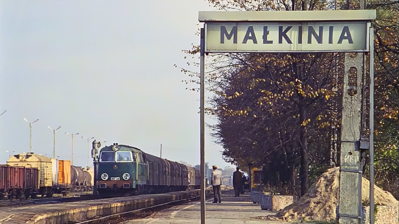 Zwykły dzień na stacji kolejowej Małkinia w 1981 roku