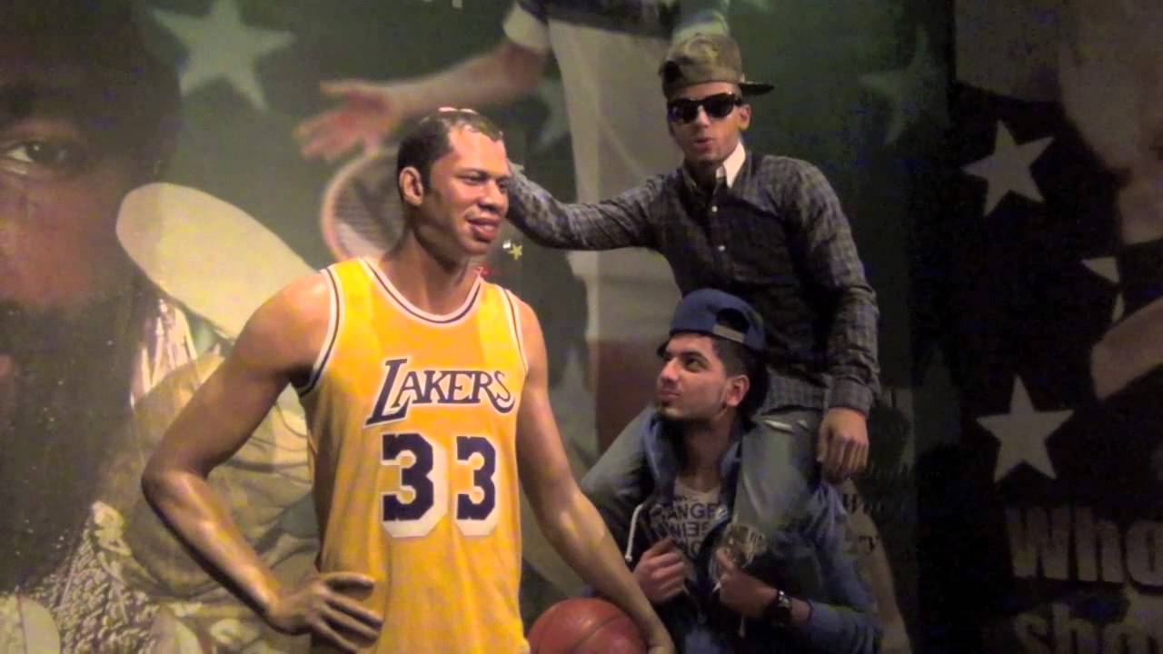 PRETENDING TO BE WAX FIGURES! (ASAVlogSundays Week 21)
