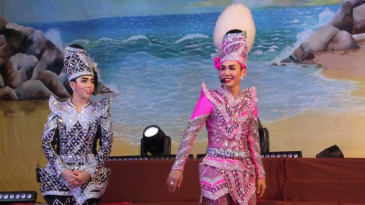 พี่เอสไม่สบายเสียงหายทุกคนรุมแกล้งให้พูด แบงค์นำทีม หัวหน้าสั่งก็ขัดไม่ได้ ขำทั้งคนดูทั้งลิเก 55555
