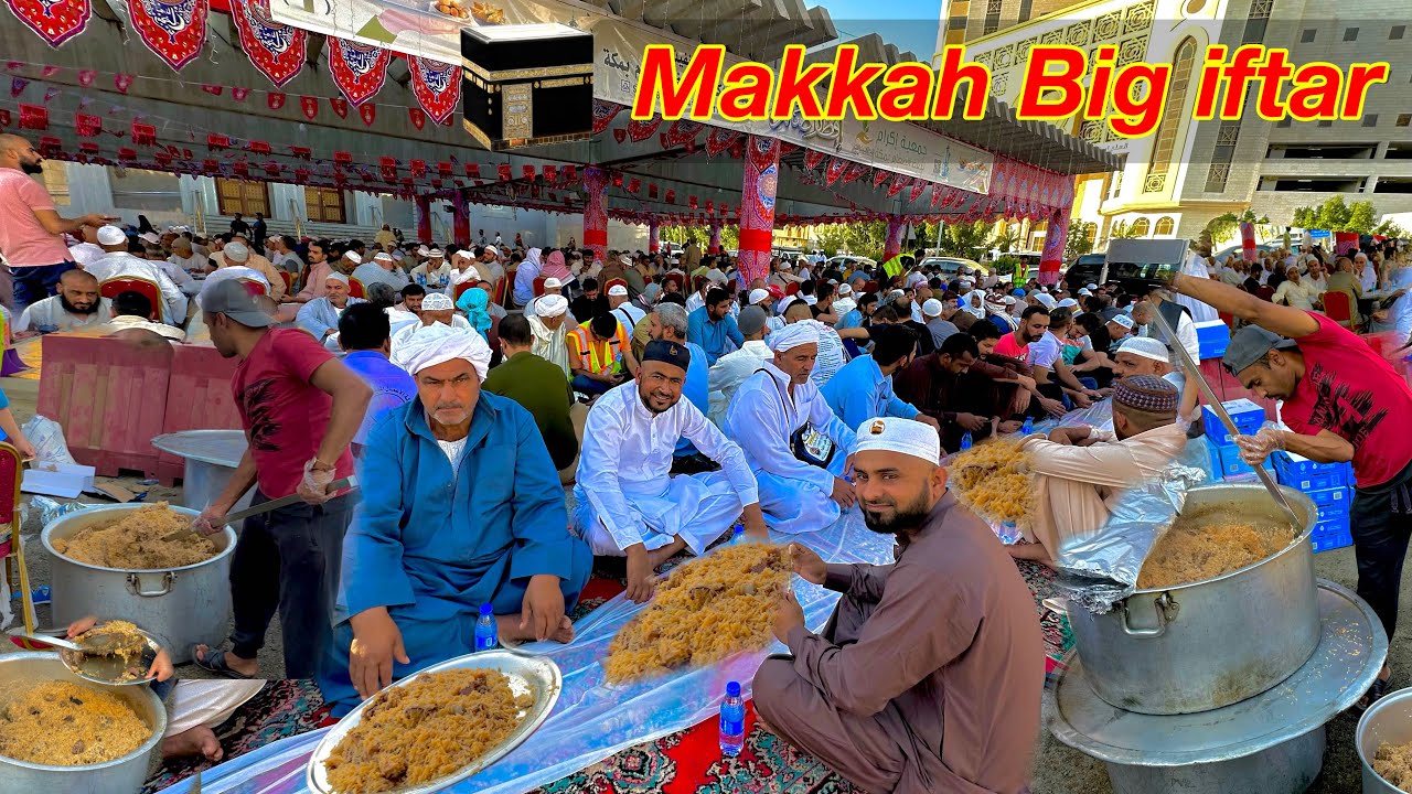 Big Roadside IFTAR in Makkah  HuGE Roadside Iftar in Makkah Mutton Pulao
