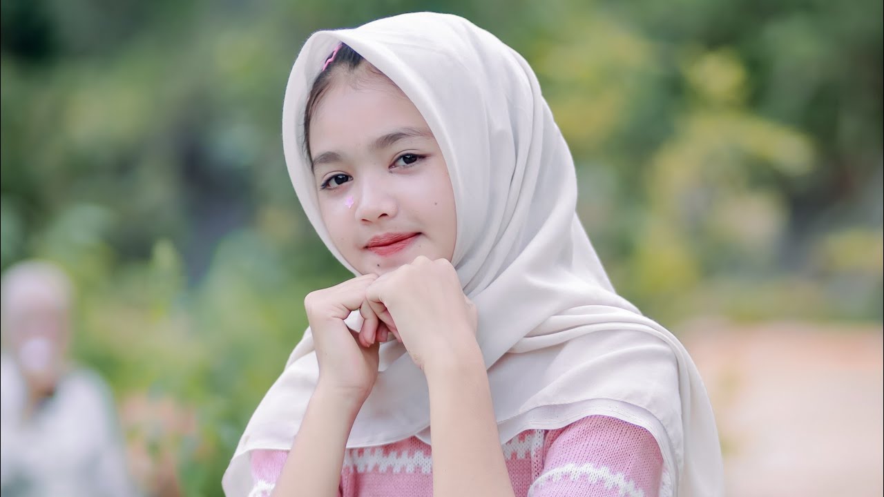 GADIS DESA CANTIK NENG OLIVIA HIDUP SEDERHANA DI SUATU KAMPUNG BERSAMA NENEKNYA JAUH DARI ORANTUA