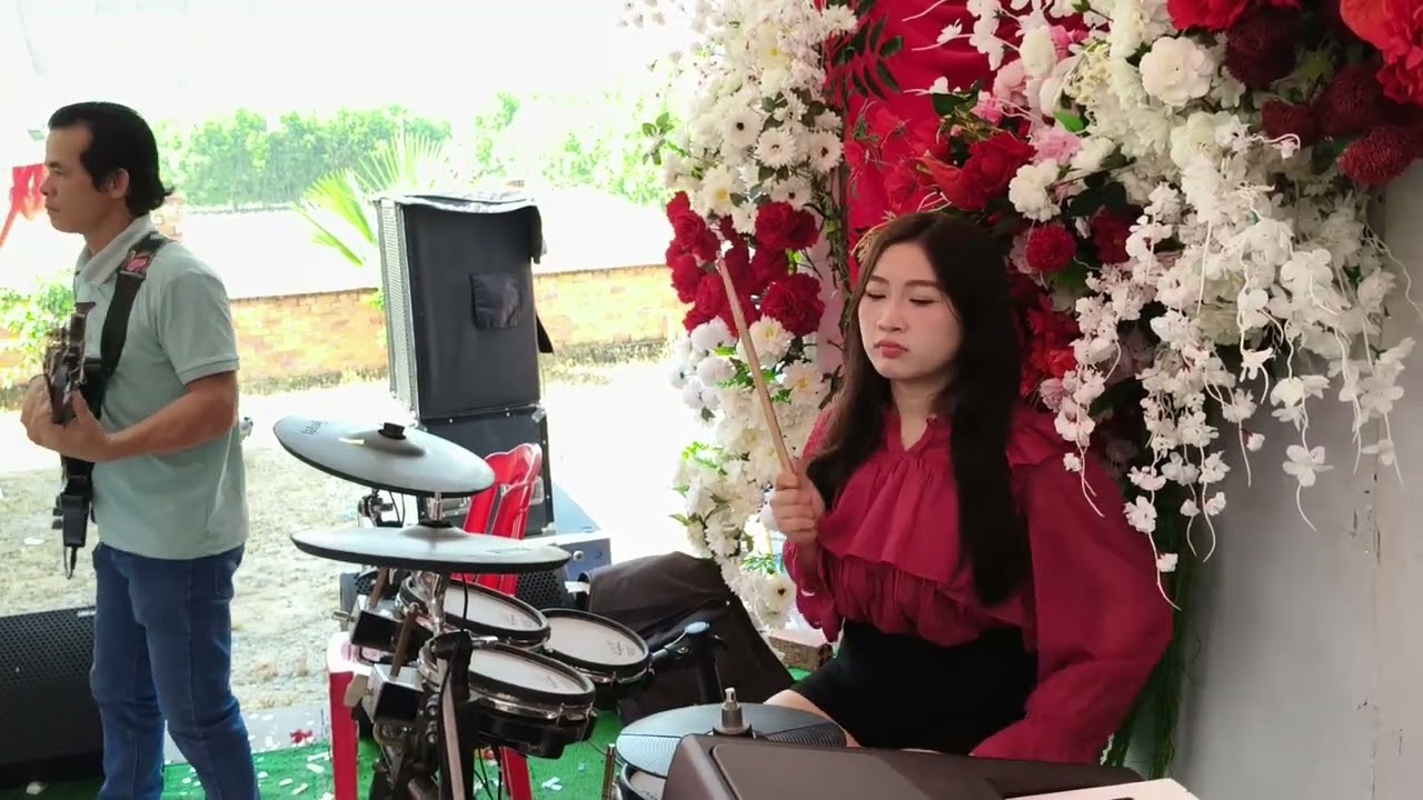 Chị G&aacute;i H&aacute;t Vũ Điệu Hoang D&atilde; Qu&aacute; L&agrave; Hay | NiNi Drum