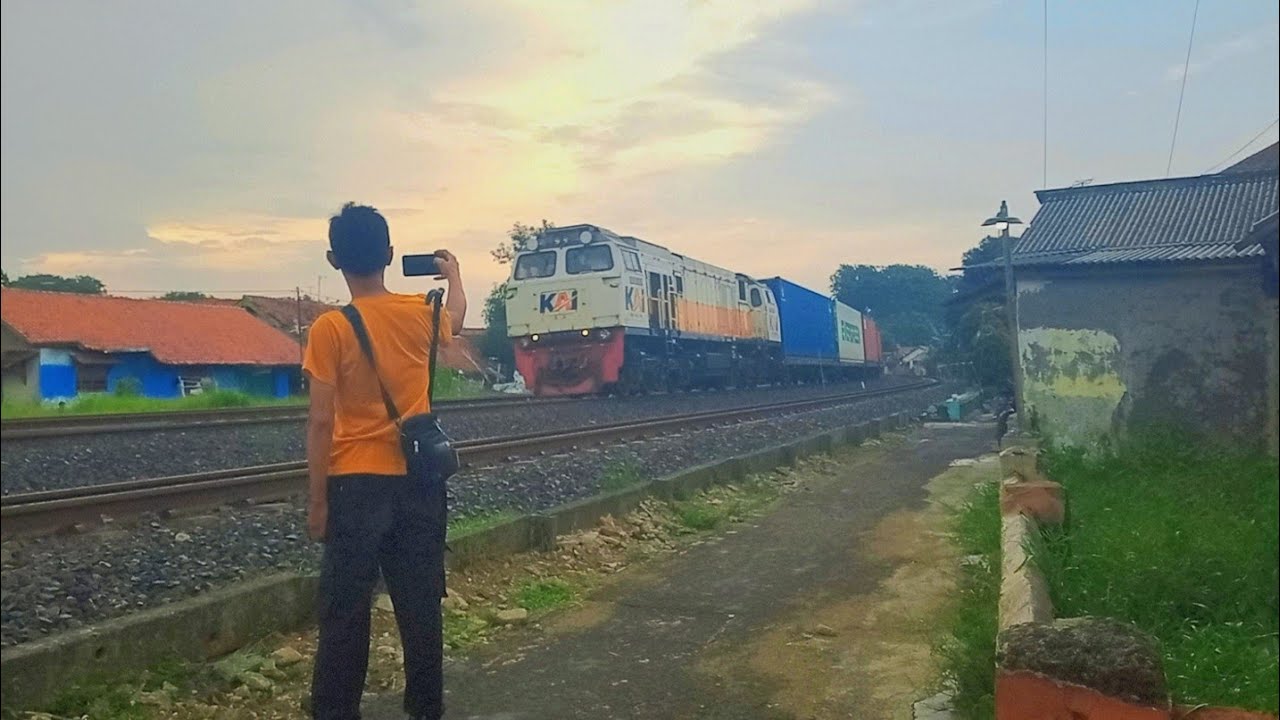 Hunting kereta dimusim liburan NATARU 2025