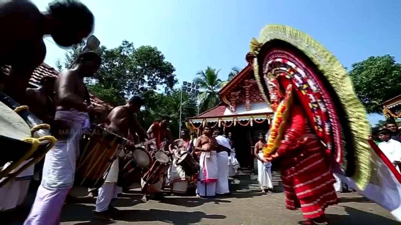 Vadakkan Kowal Bhagavathy Kavu Theyyam Perumkaliyattam12