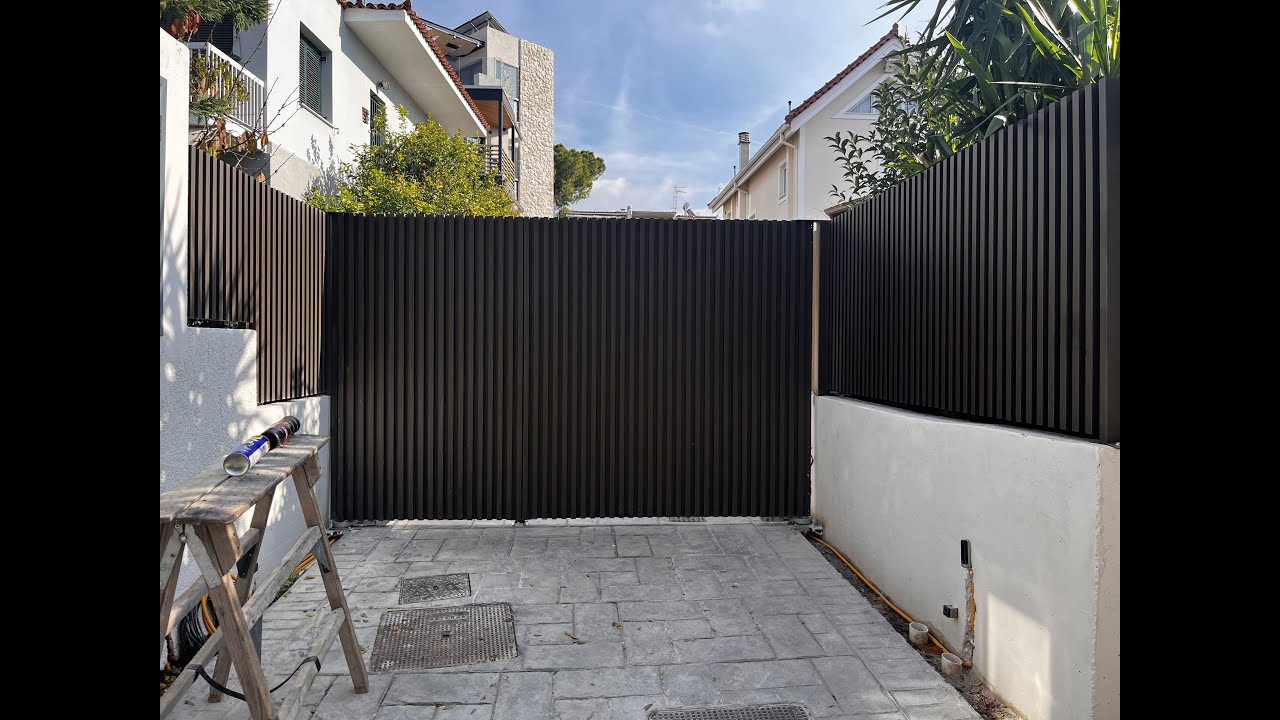 Δίφυλλη Ανοιγόμενη Αυτόματη Αυλόπορτα με Αλουμίνιο BARCODE από την NEW DOOR