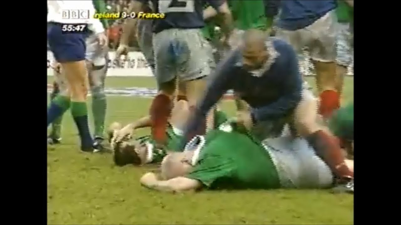 Philippe Benetton gets away with cheap shot on Keith Wood