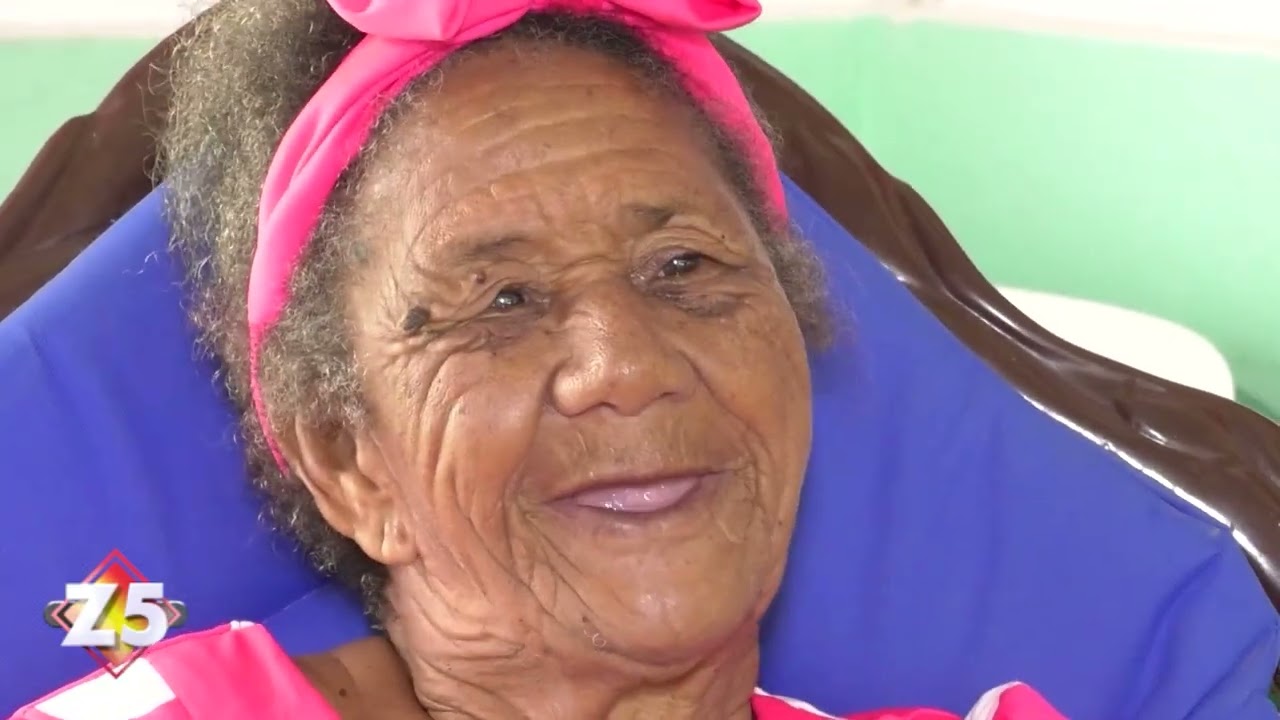Mujer de 86 años es un ejemplo de resiliencia y alegría | Zona 5