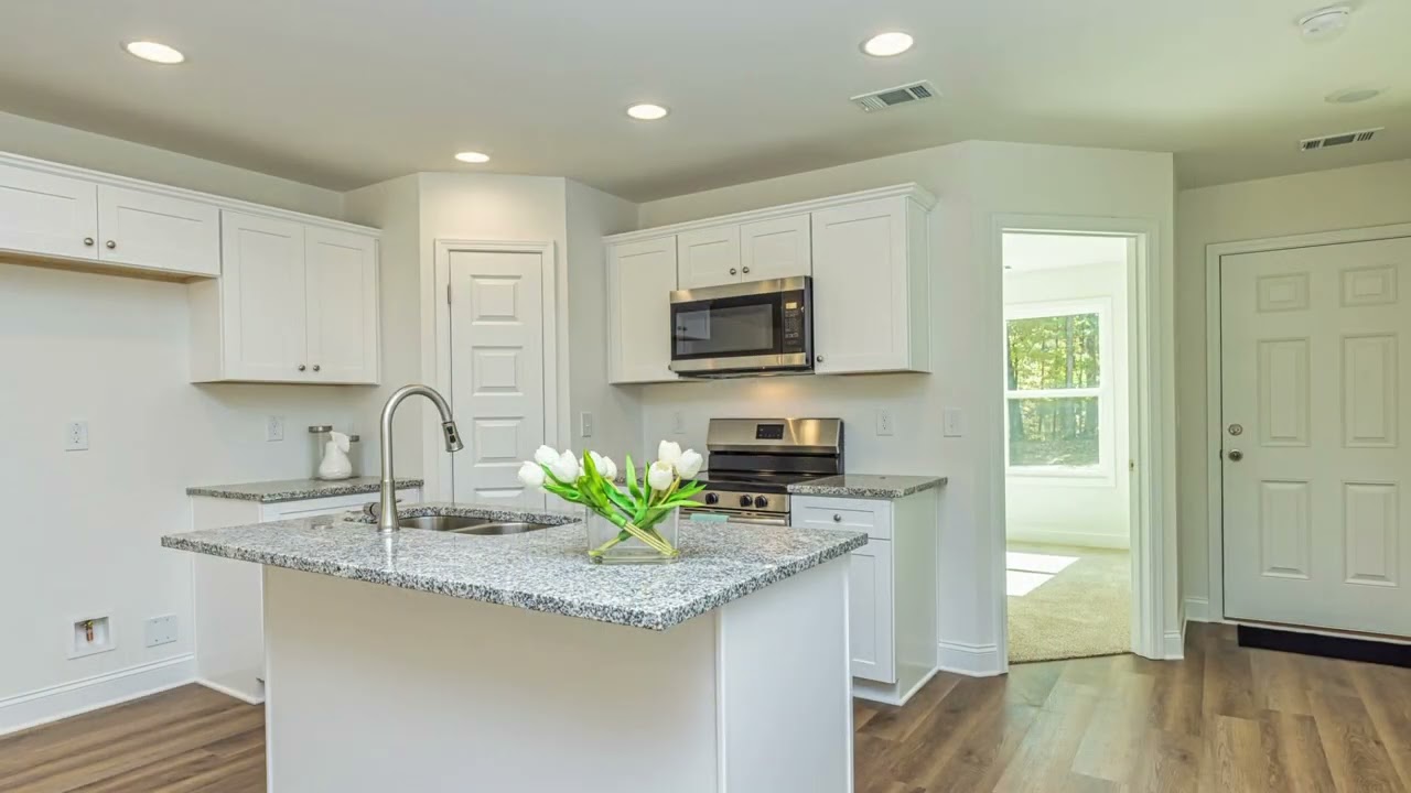 44 Holly Lane | Woodbury Real Estate