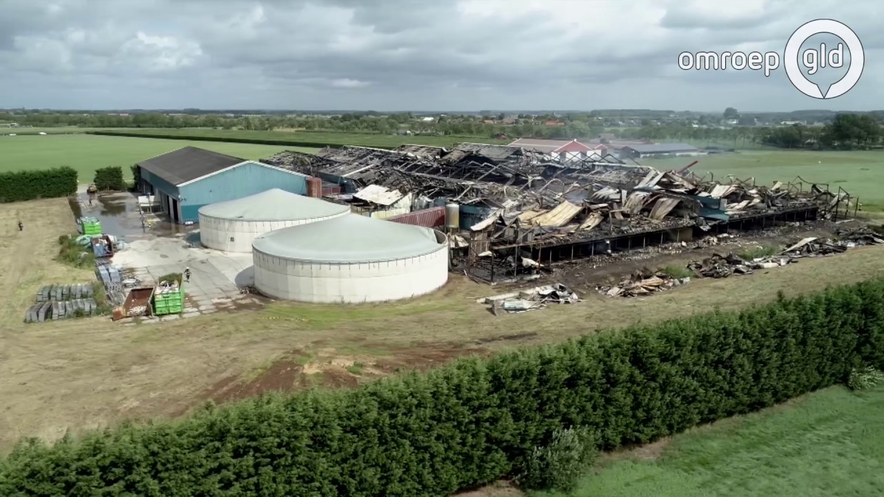 De brand in Erichem vanuit de lucht