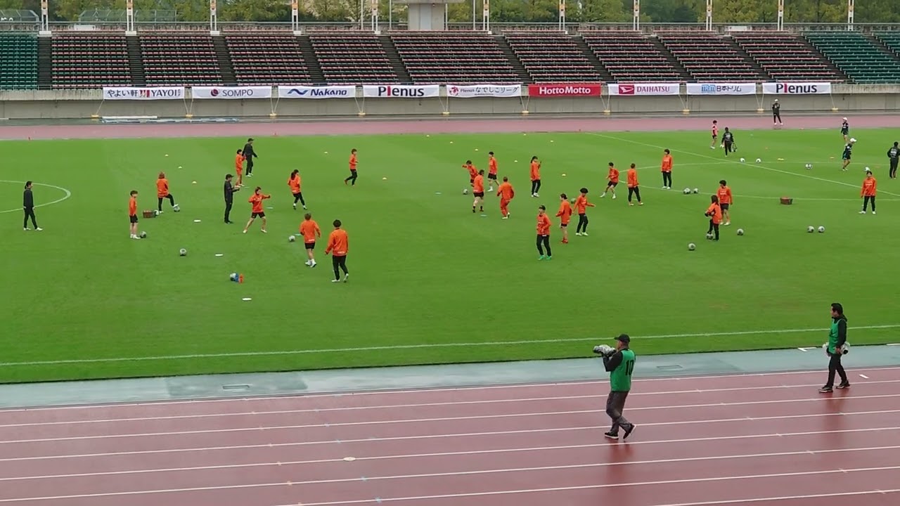 サッカー　レノファ山口　レディース　レノファレディース　なでしこリーグ2部入替戦　維新みらいふスタジアム　選手　アップ
