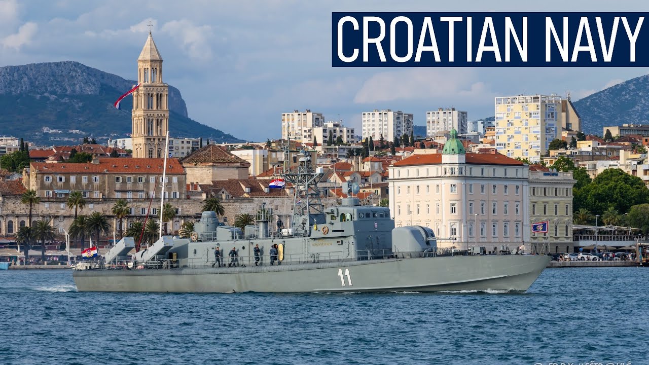 Hrvatska Ratna Mornarica / Croatian Navy - Departing Split Harbor