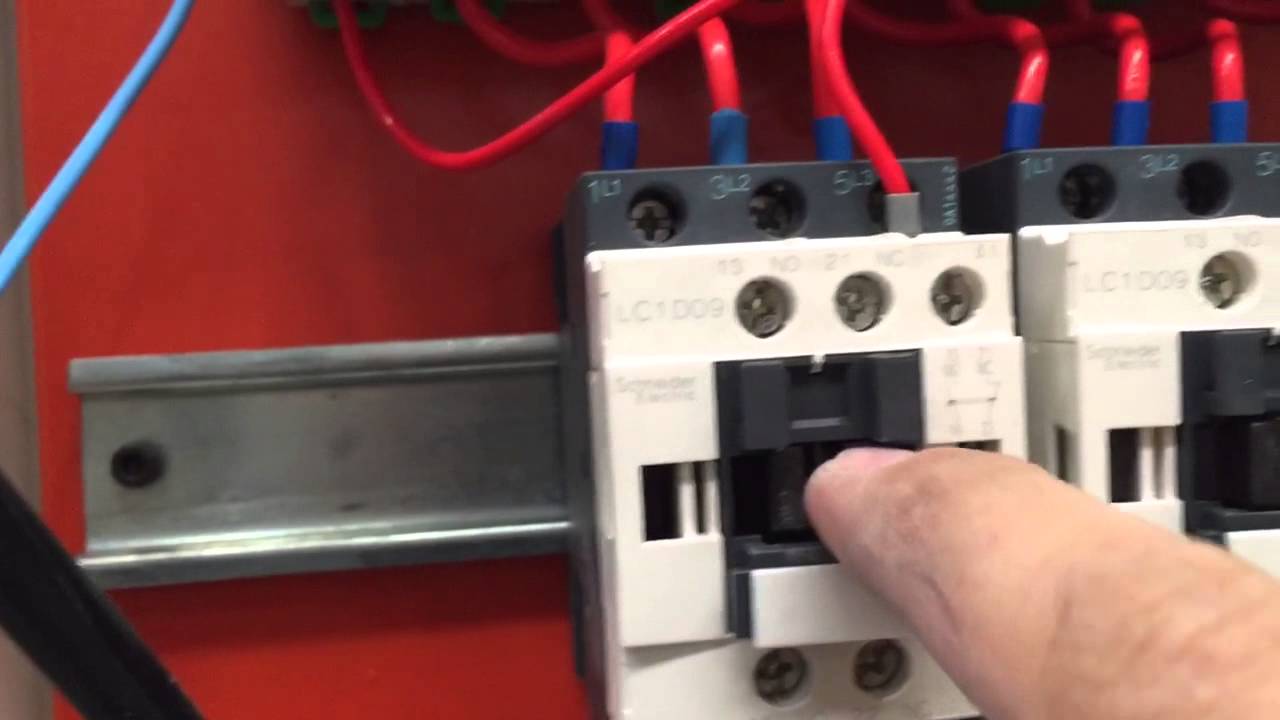 Contator roncando