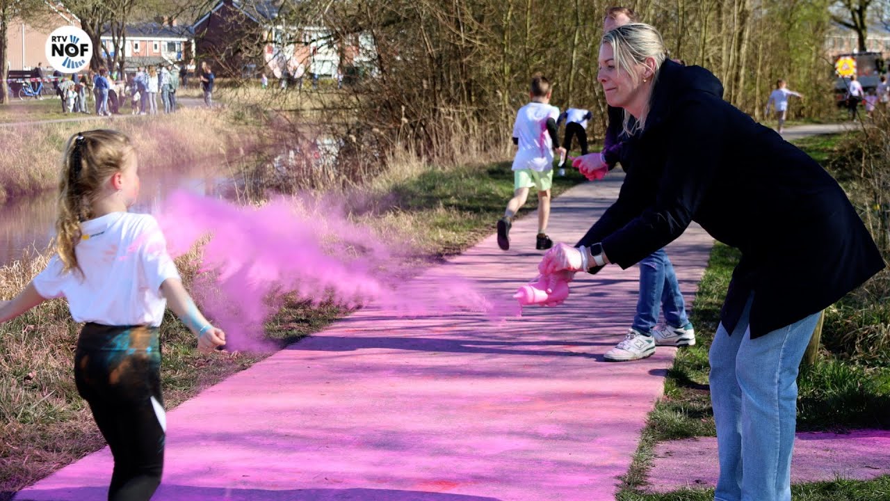 Alle kleuren van de regenboog tijdens sponsorloop in Dokkum