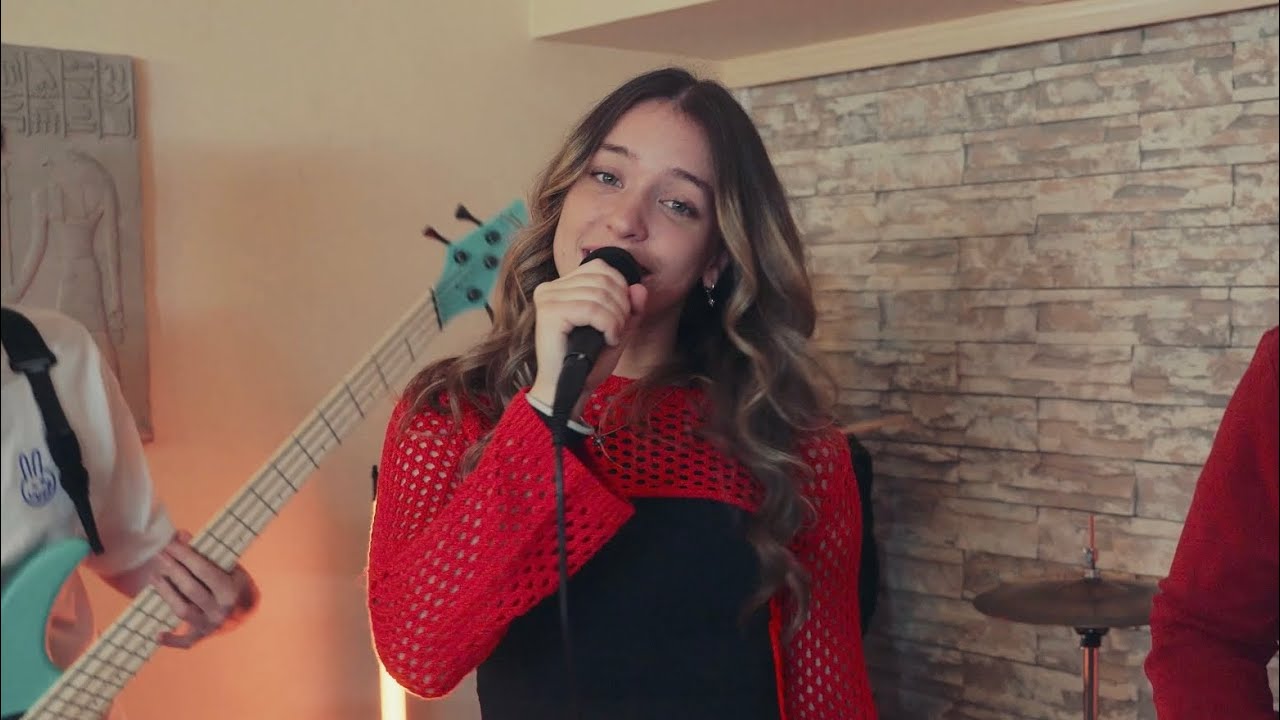 S&Aacute;RI - Szerepcsere (Official Music Video)