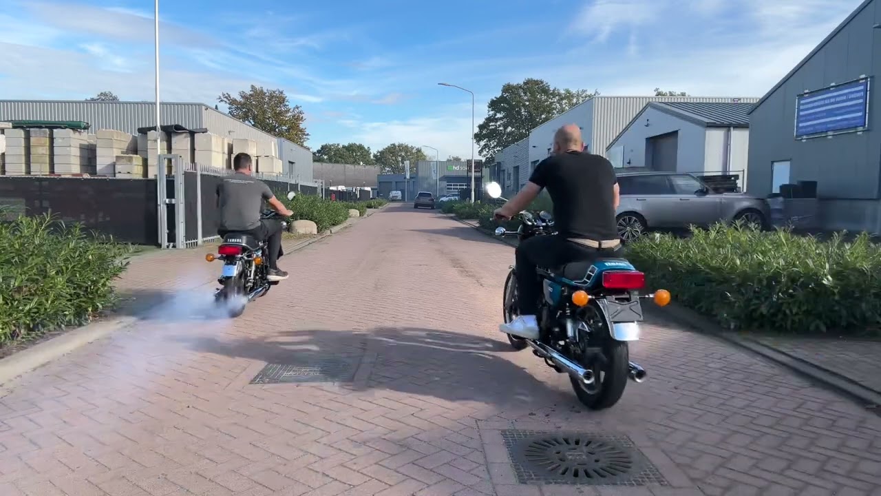 Yamaha RD400 1976 versus Yamaha RD400 1978. FOR SALE