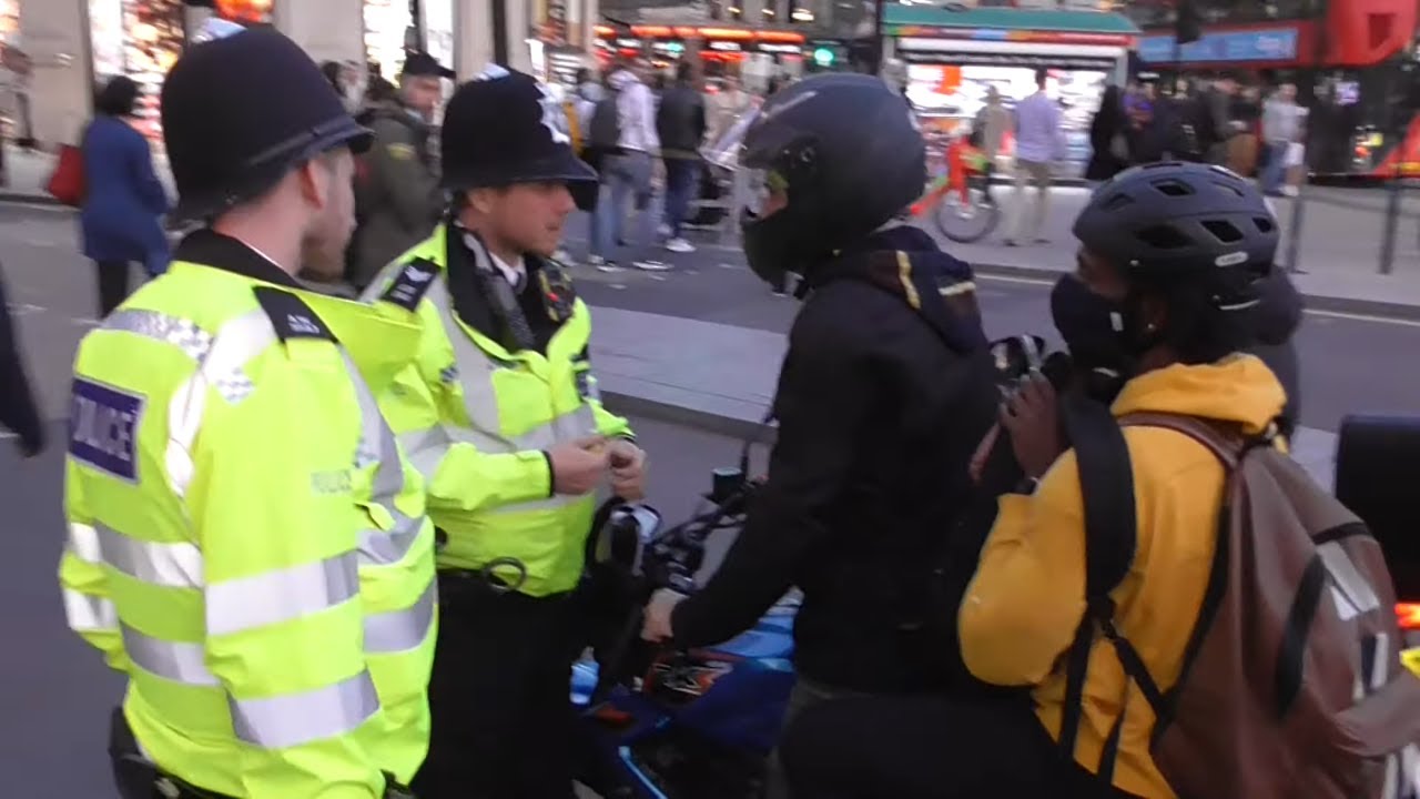 POLICE STOP MOTOR BIKE WITH L PLATES #METPOLICE #PICADILLYCIRCUS