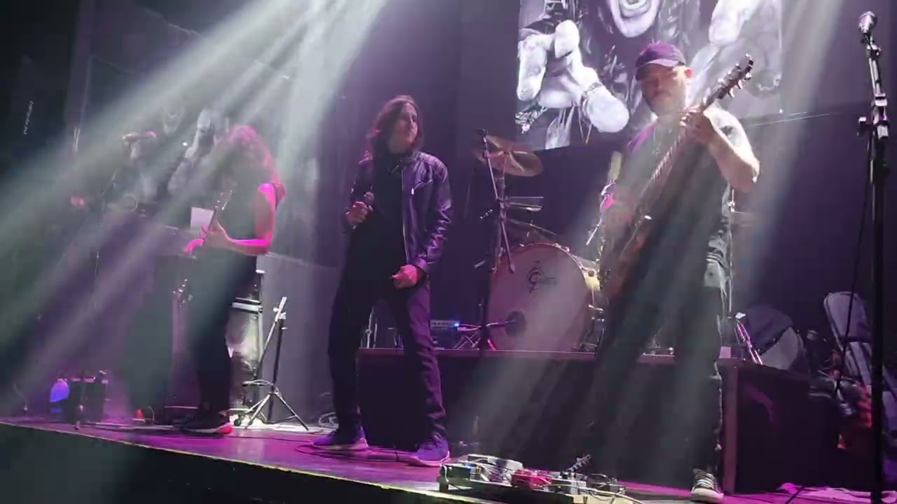 Embryo - Dirty Woman (Black Sabbath COVER) en Barra Restobar 