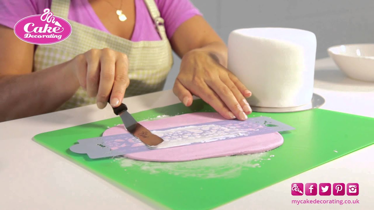 Stencilling with Royal icing