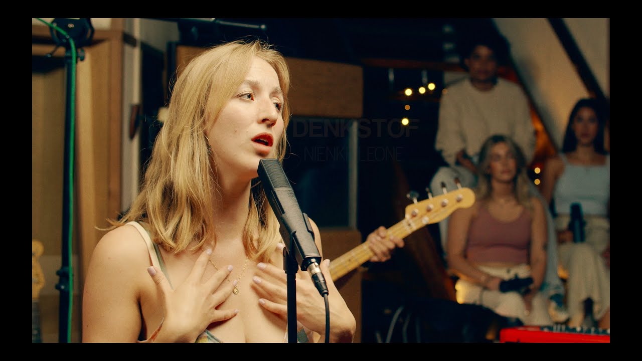 Nienke Leone - Denkstof (Official Live Video)