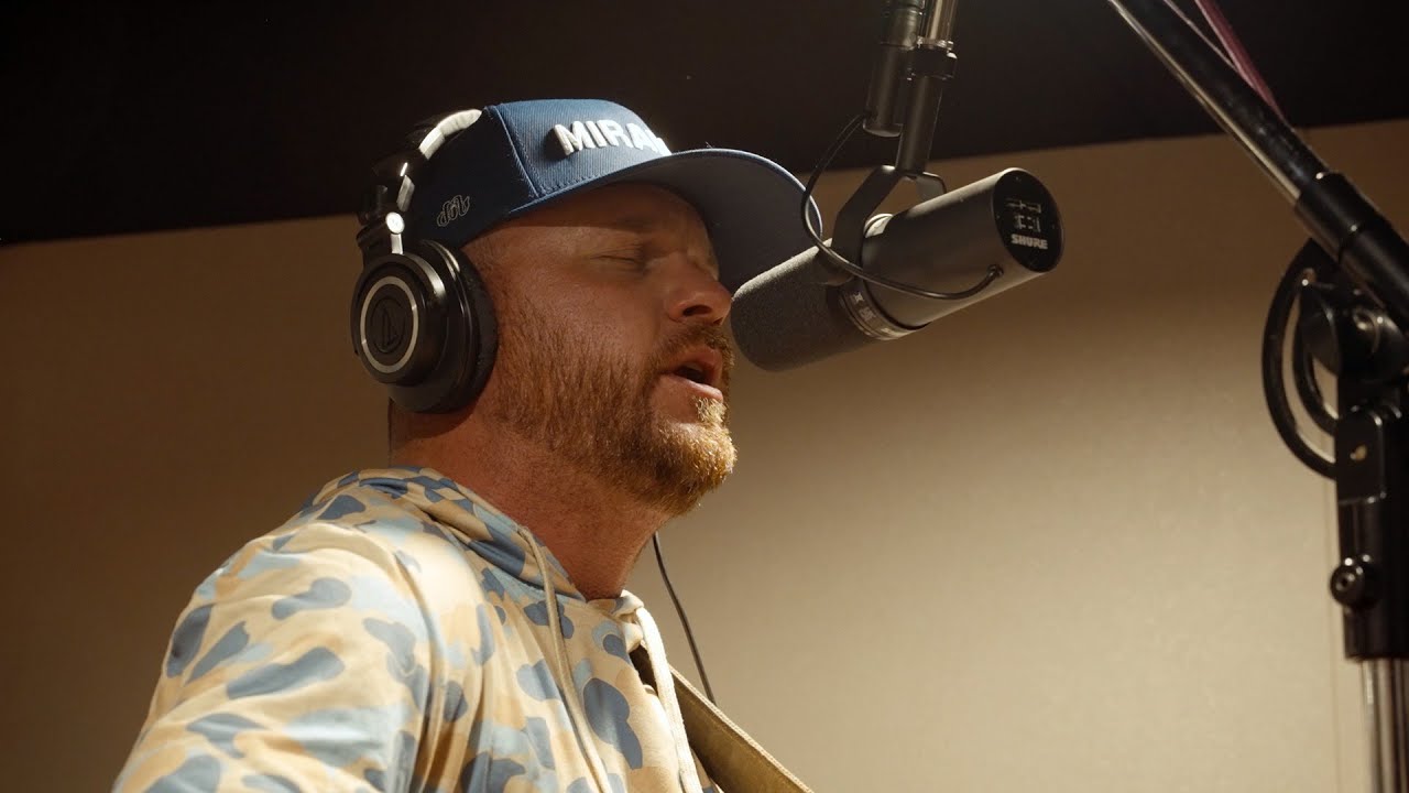Cody Johnson - Travelin' Soldier (Studio Visualizer)