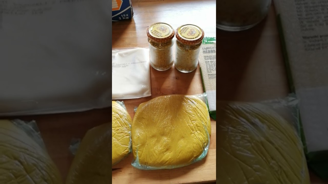 Ciasto z pyłkiem dla pszczół. Kiedy  i jakie ciasto podaje pszczołom.