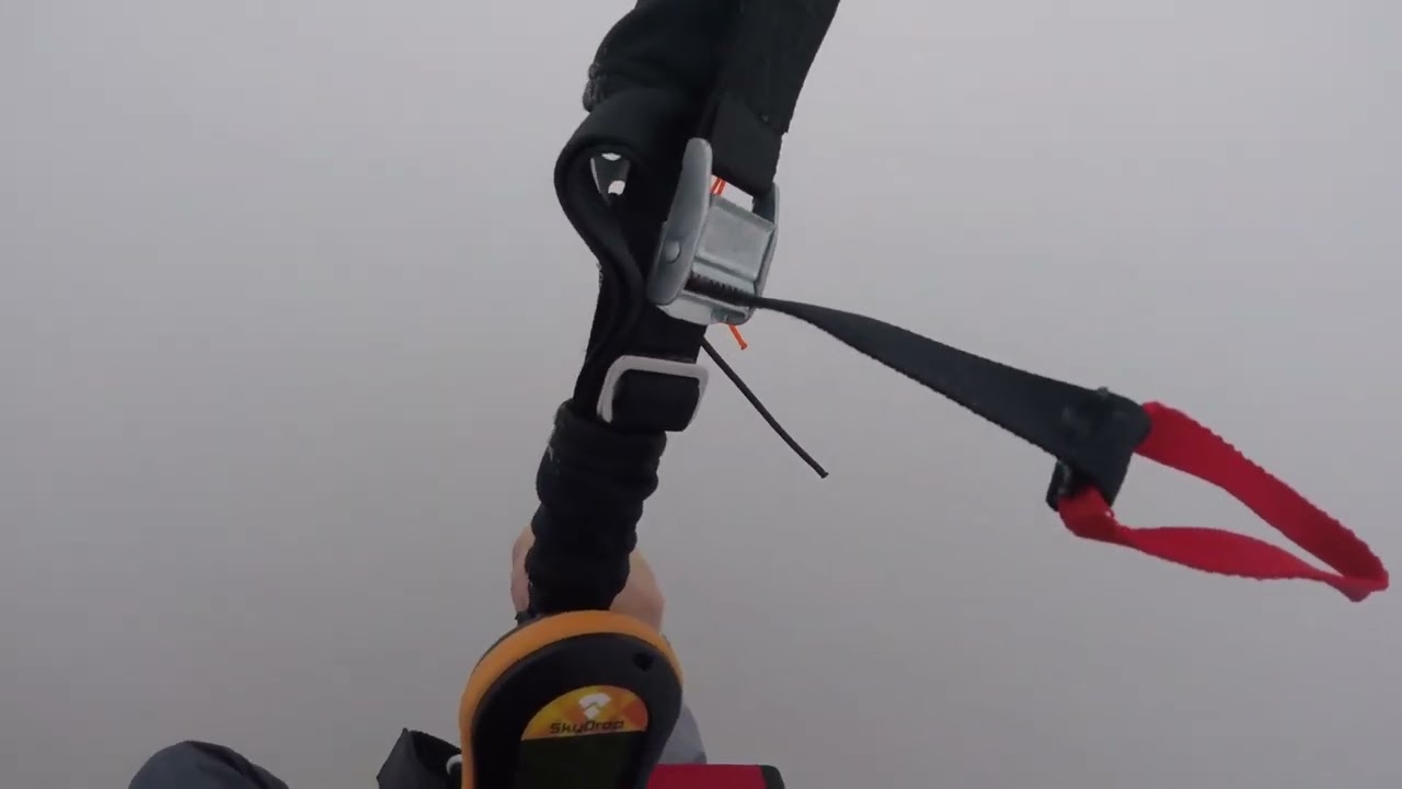 Paragliding winch into the clouds.затяжка парапалана в облака