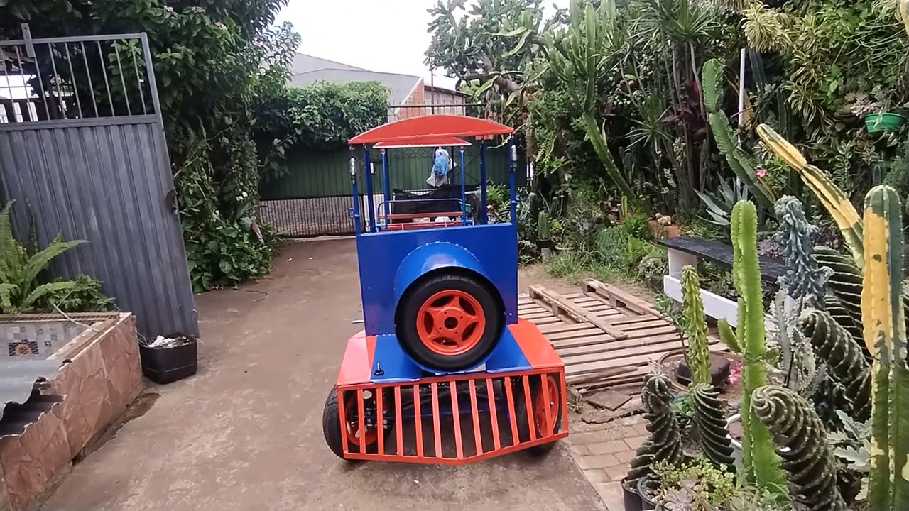 trenzinho com motor de biz 125   e câmbio de carro