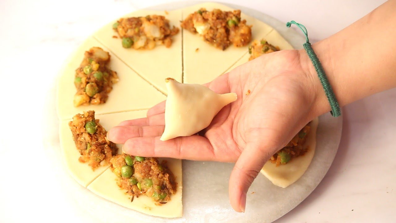 5 मिनिट में बनाएं 15 समोसे - Samosa banane ka naya aur unique tareeka