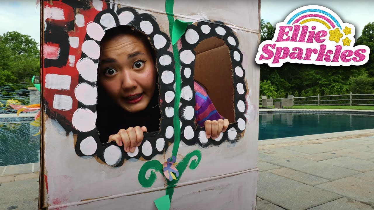 Fort-Fight! | Ellie Sparkles Show