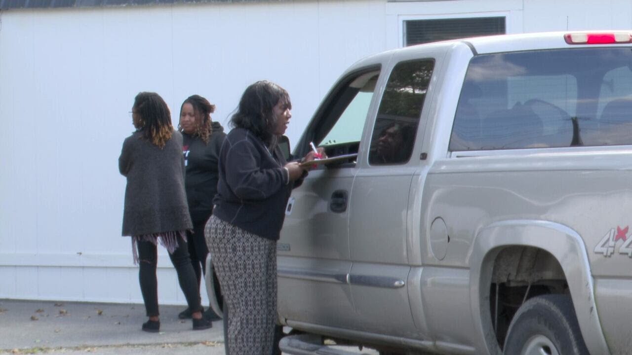 Wallace food giveaway feeds over 100 families before Thanksgiving