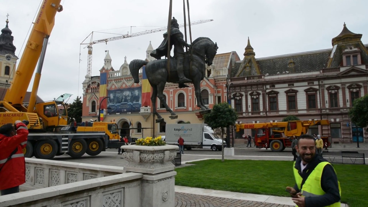 Statuia lui Mihai Viteazul a fost mutată din Piața Unirii