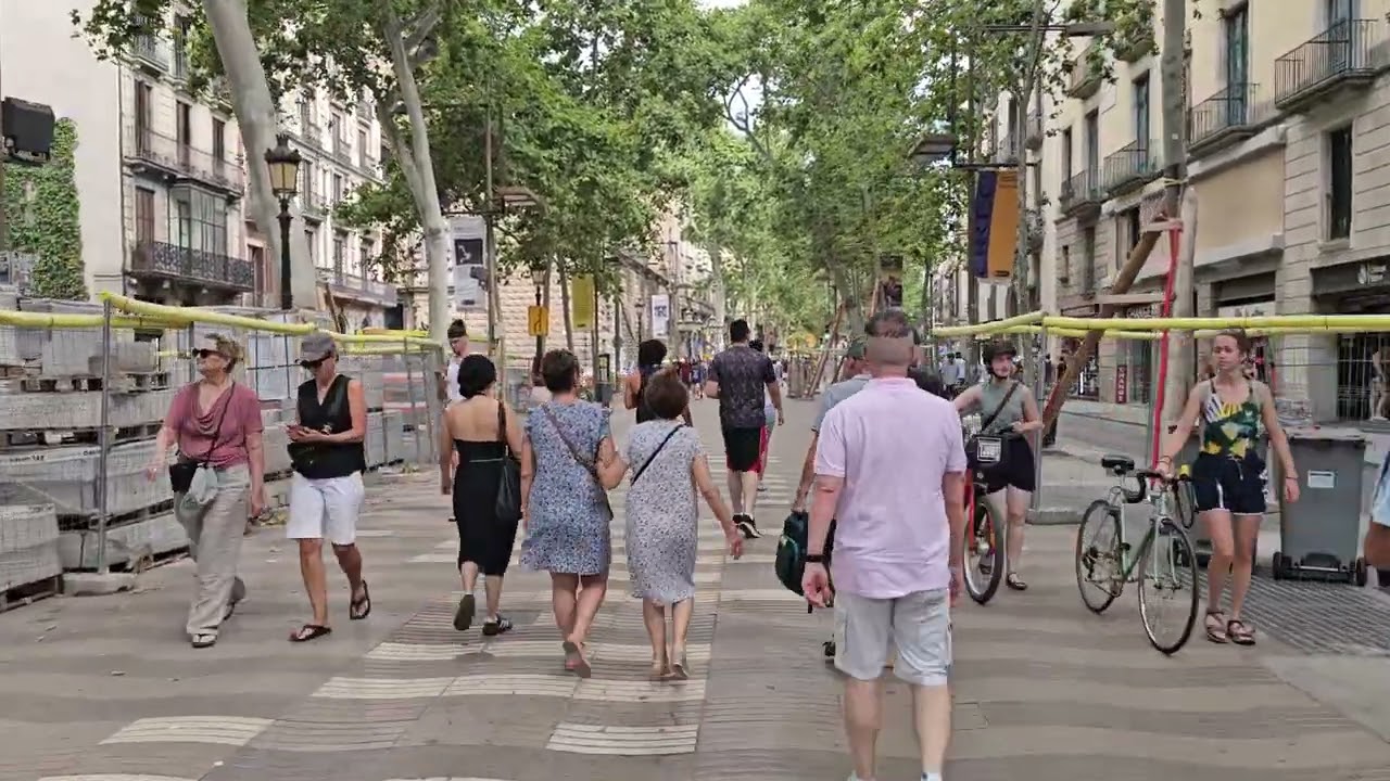 Las Ramblas Walking Tour 4K | Barcelona Street Culture